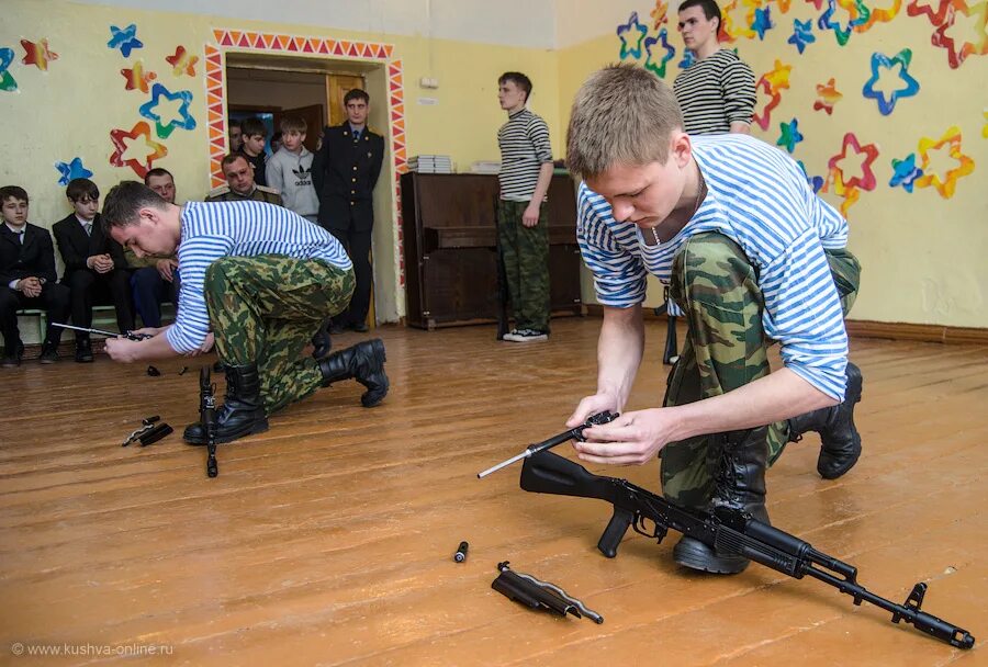 Ддт кушва. Кушва школа 42. Набор в школу вожатых. Эмблема дом детского творчества кушва. Приглашение в школу вожатых.