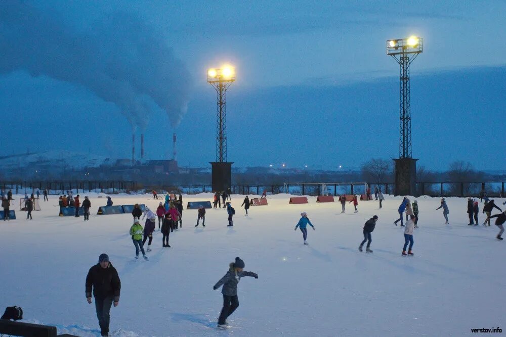 Центральный каток цена. Центральный каток Магнитогорск. Экопарк Магнитогорск каток. Каток в экопарке Магнитогорск. Каток Центральный стадион Магнитогорск.