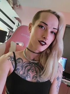 I am live on Chaturbate right now my dudes!Come say hi! 