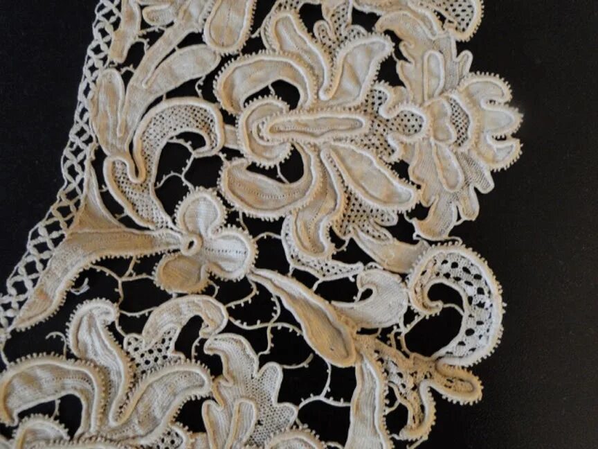 Румынское шнурковое кружево. Румынское шнурковое кружево. Техника румынского игольного кружева. Вологодское кружево кружевница. Румынское игольное кружево.