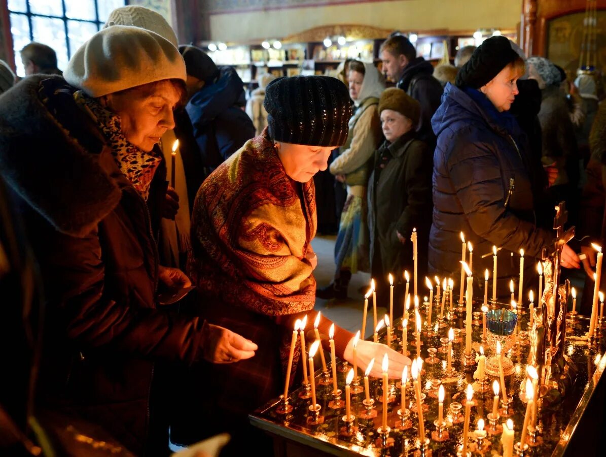 Праздник сегодня родительское. Вселенская родительская суббота. Родительская суббота в храме. Вселенская родительская суббота апрель. Троицкая родительская суббота.