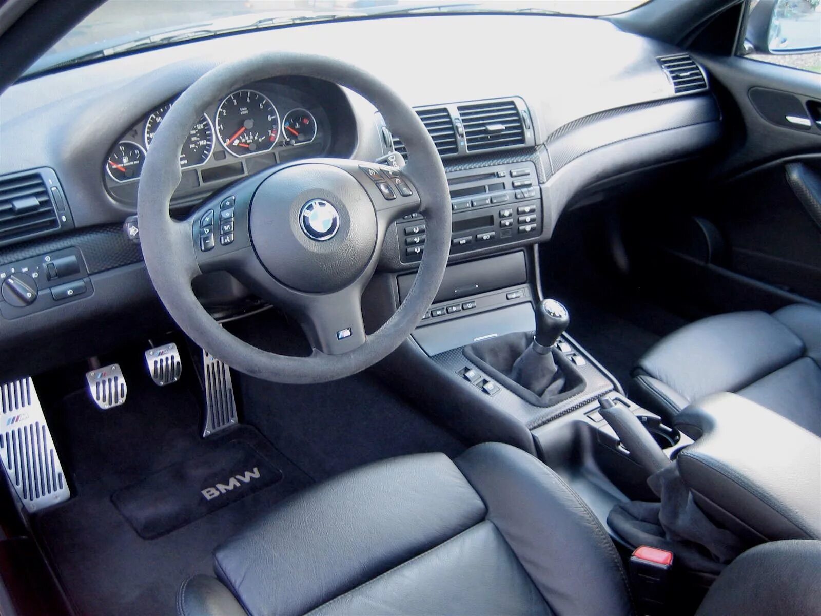 Автомат е46. BMW e46 Coupe Interior. BMW e46 комплектации. BMW 330 e46 салон. BMW e46 330i ZHP.