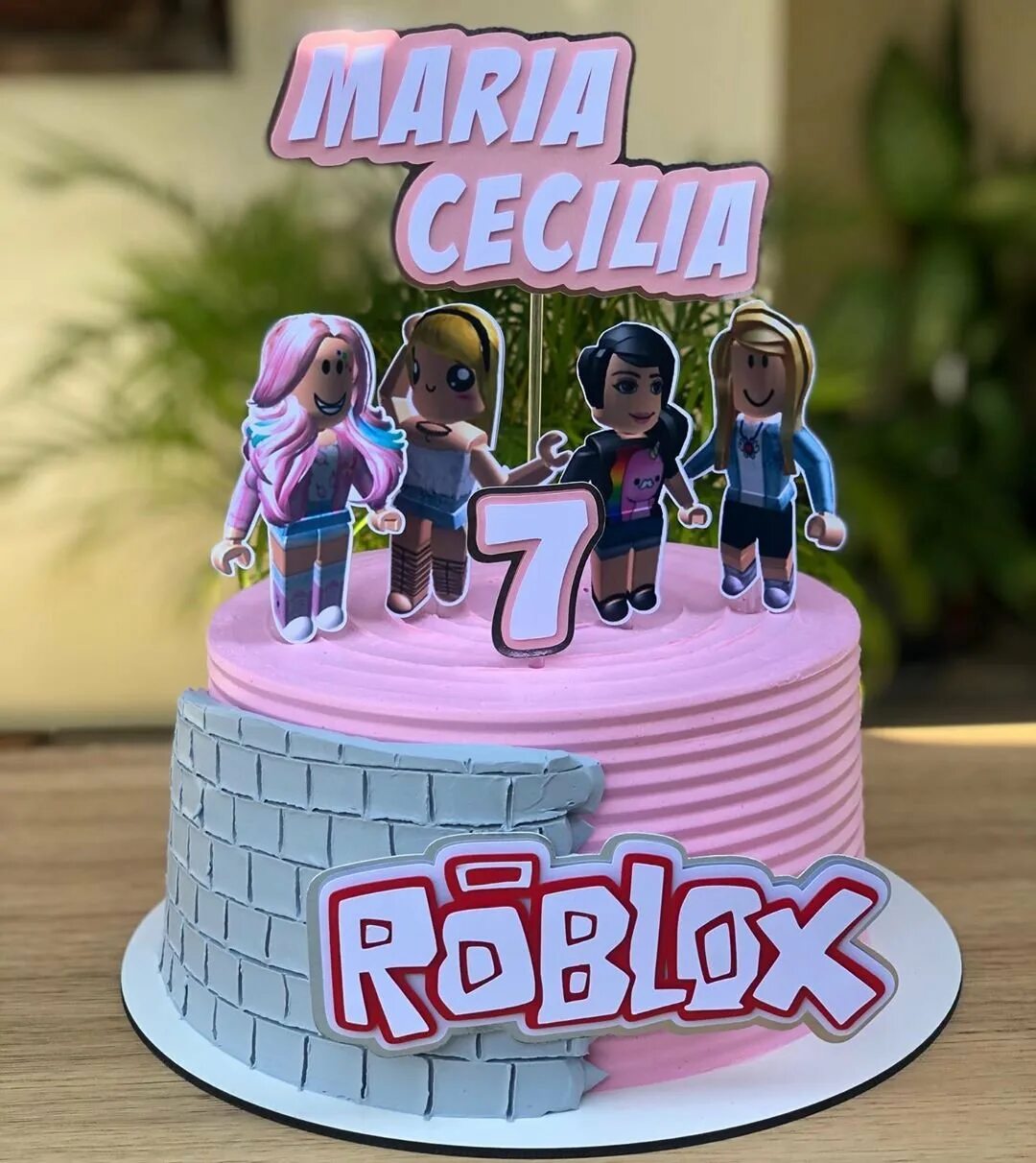 Торт roblox для девочки. Торт роблокс для девочки. ти сорт роблокс для девочек. торт робоокс доя девочки. торт с роблоксом.