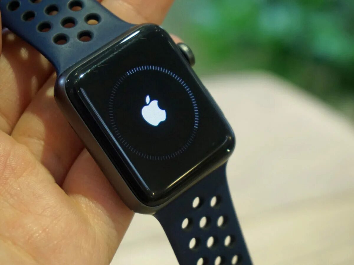Как перезагрузить часы apple. Хард ресет apple iwatch 3. перезагрузка часов apple. разряженный apple watch. перезагрузка apple watch.