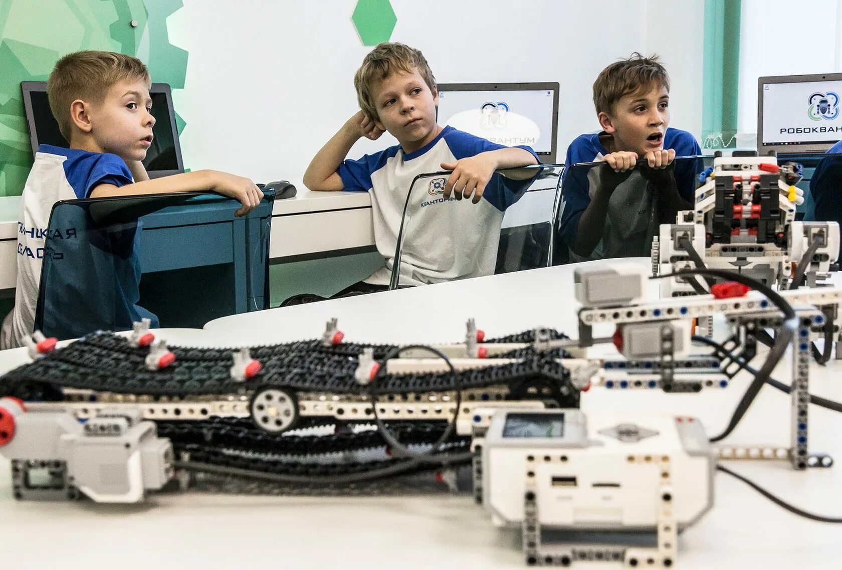 Что дает кванториум. Детский Технопарк Кванториум. Робототехника для детей. Технопарки для детей. Технопарк робототехника.