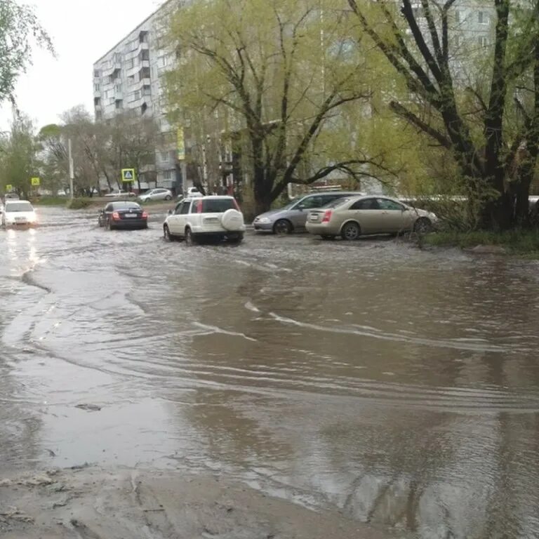 Лужи в Омске. Дождь в Омске. Ливень в Омске. Проливной дождь в Омске.