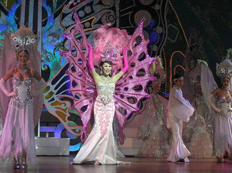 Дрэг квин. Шоу это нормально отзывы. Hot_show_wow. Прикольные телешоу. Интересные телешоу.