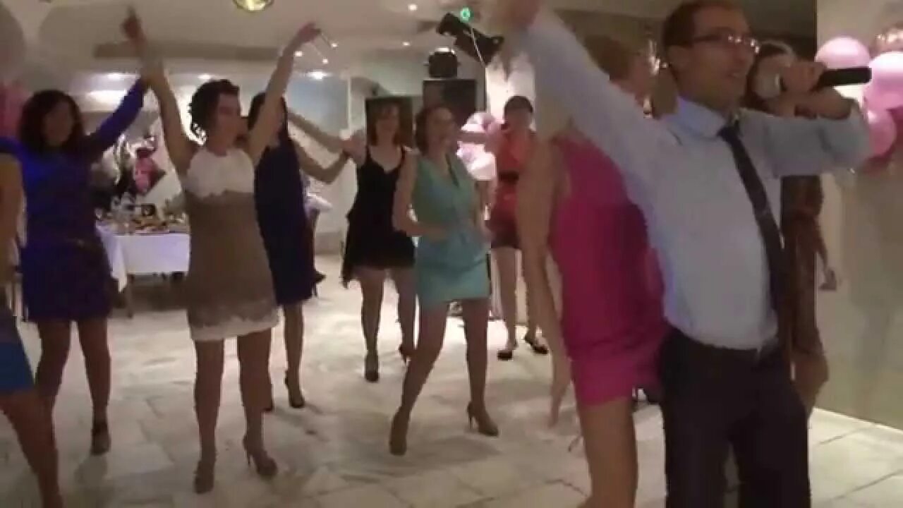 Вечеринка 18 +. Тусовка американских студентов. Видео корпоративов 18. Корпоративное видео на новый год. Вечеринка 18 +.