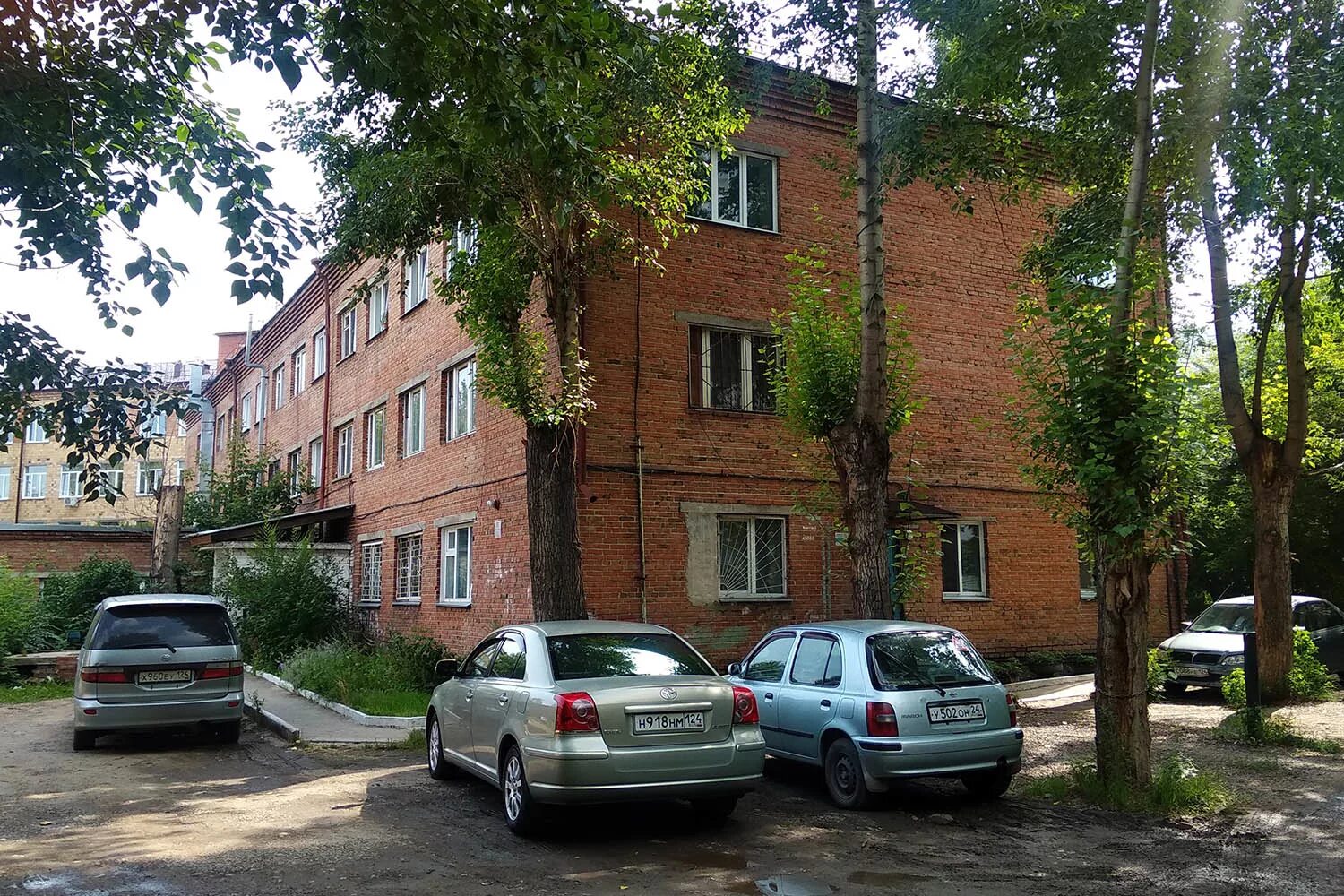 Курчатова 15 красноярск. Улица курчатова 15 красноярск. Курчатова 15б красноярск. Супермаркет красноярск. Командор супермаркет.