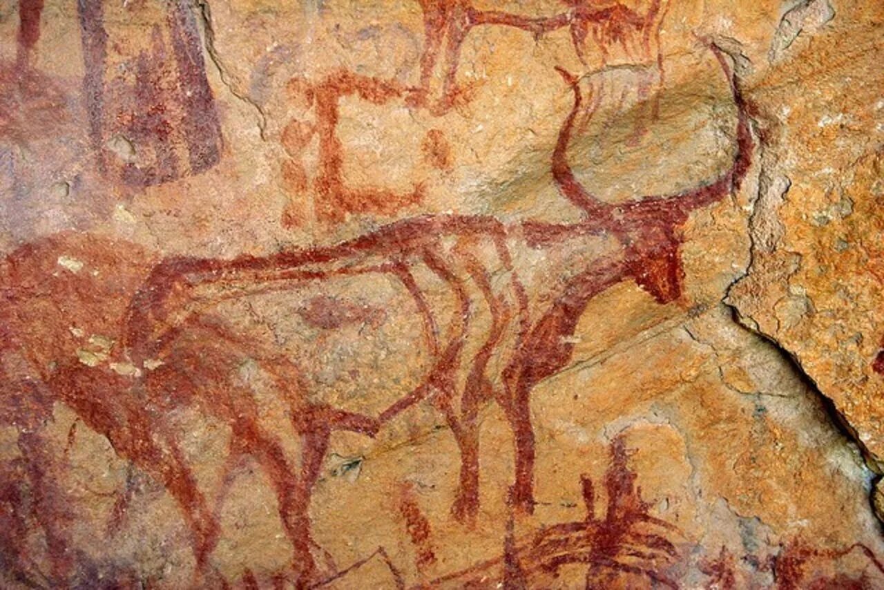 Первобытный пещерный. Тадрарт-Акакус Ливия наскальные рисунки. Тадрарт-Акакус Ливия. Наскальная живопись в горах Тадрарт-Акакус. Пещера Тадрарт Акакус.