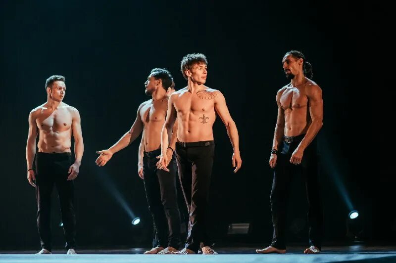 шоу кореан. шоу под дождем. сцена шоу. шоу под дождем только для женщин. шоу под дождем санкт петербург 2024.