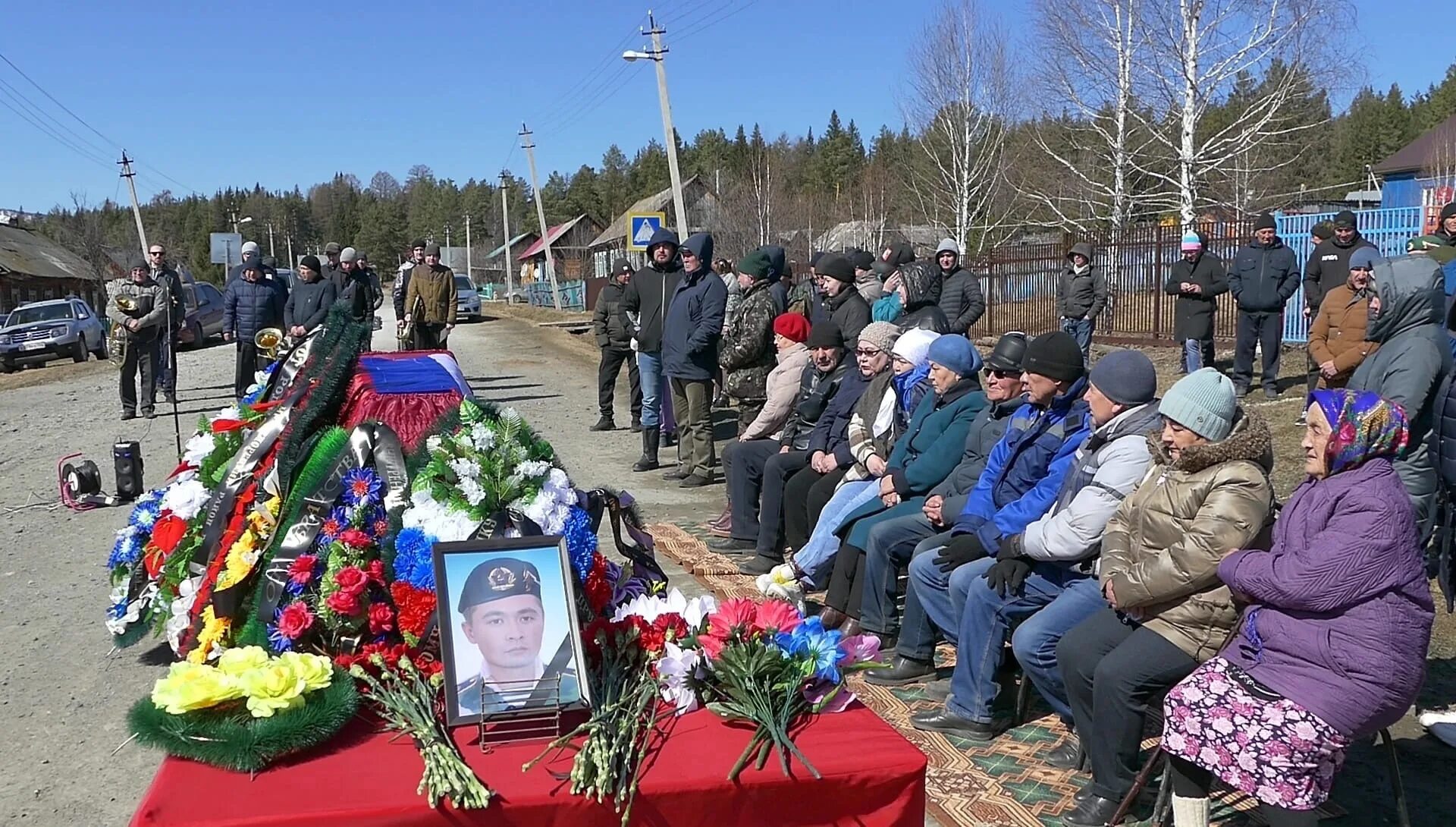 Прощание с солдатом. Похороны солдата в Белорецке. Похороны солдат погибших в Украине 2023 год.