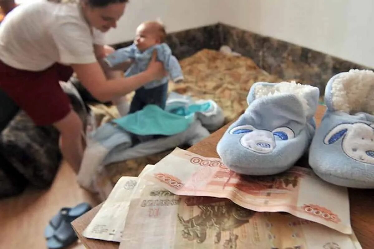 Взыскание алиментов. Пособие на дете. Пособие на рождение ребенка. Бедные семьи с детьми. Выплата материнского капитала.