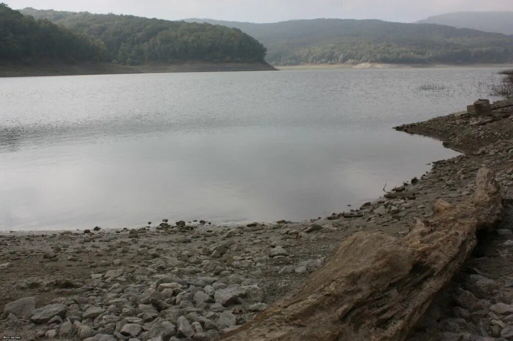 Неберджай Новороссийск озеро. Неберджаевское водохранилище Новороссийск. Неберджаевское водохранилище водосброс. Водохранилище Неберджай. Погода в глебовском новороссийск