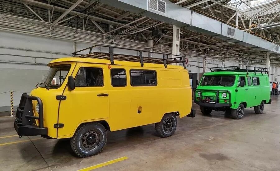 Производство уаз буханка. Автомобиль уаз 452. Сборка кузова уаз 452 завод. Уаз 3909 комби. Уаз 452 конвейер.