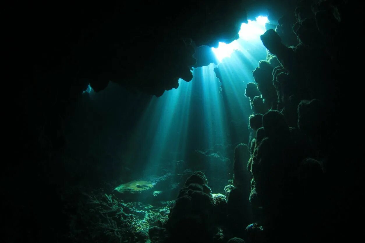 Подводные пещеры. Океаны. Глубина. Дно океана. Море глубина. Дом на дне океана