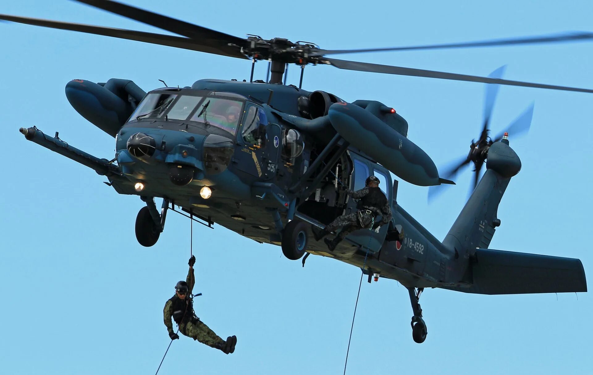 Военный вертолет. Uh-60j. Uh-60j вертолет. Военные вертолёт uh 60j. Ка-52 Аллигатор.