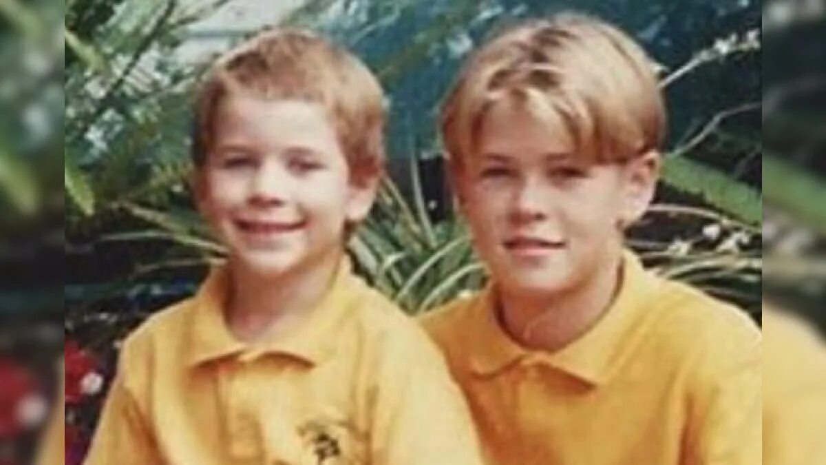 He is that his brother. Братья Хемсворт в детстве. Chris Hemsworth в детстве. Chris Hemsworth childhood. Лайам Хемсворт детство.