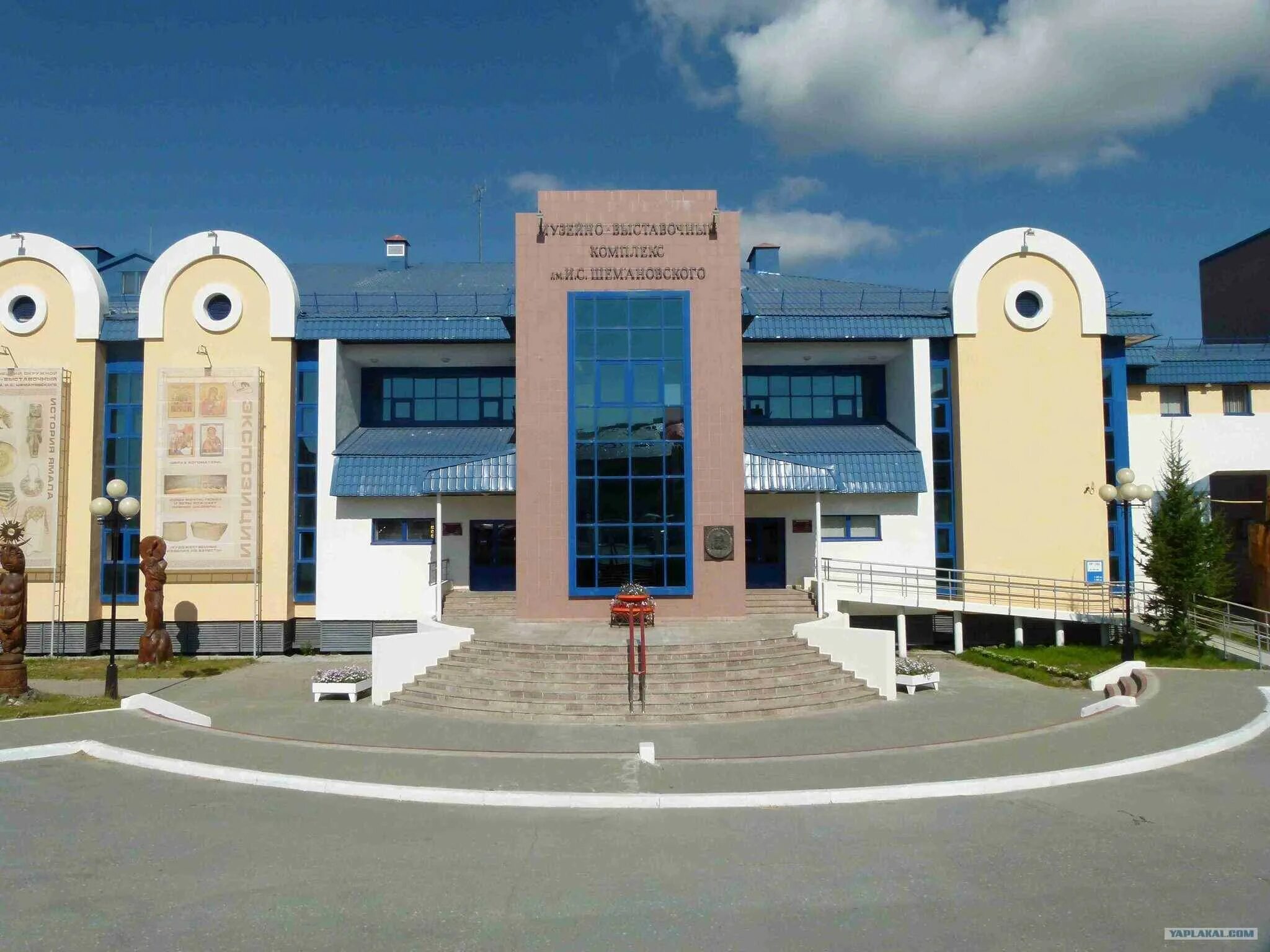 Здание правительства ямало-ненецкого автономного округа. Салехард ямало-ненецкий автономный округ. Здание правительства ямала. Ямало ненецкий государственные учреждения. Ямало ненецкий государственные учреждения.