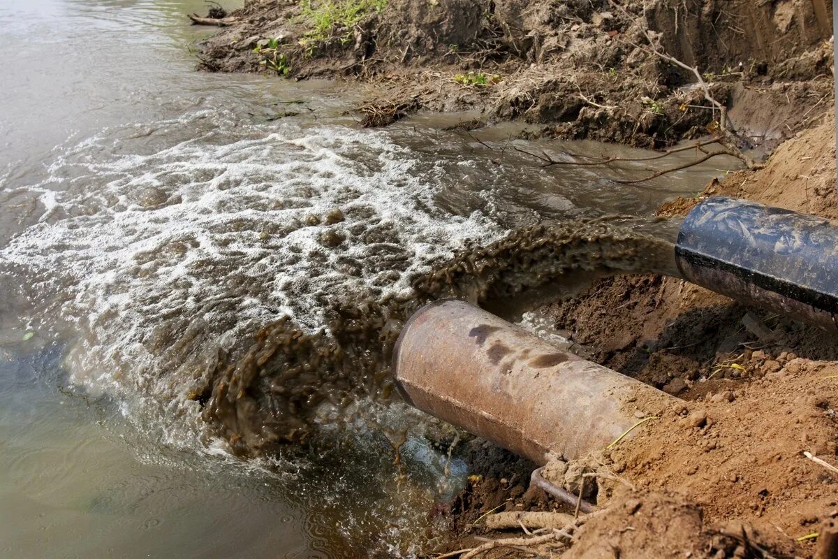 Грязная мутная вода. Сточные воды. Загрязнение водоемов. Производственные сточные воды. Загрязнение природных вод.