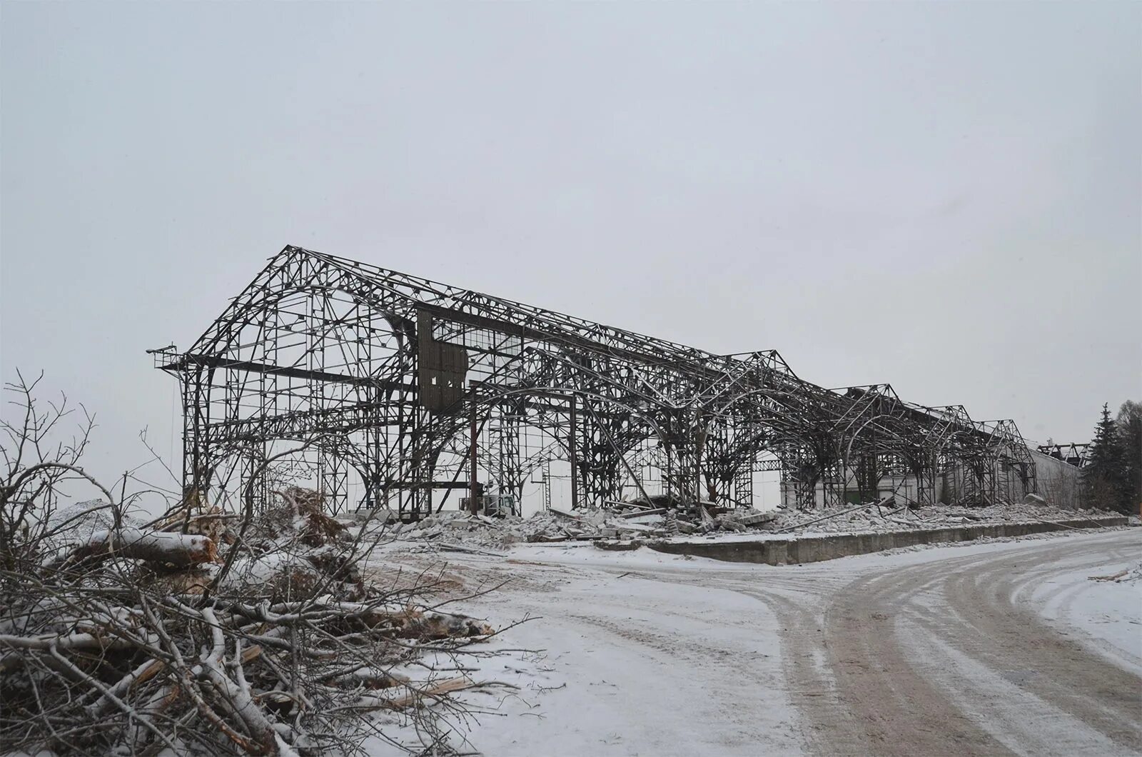 Сколько осталось на стрелке. Пакгаузы Нижний Новгород. Нижегородская стрелка пакгаузы. Пакгаузы на стрелке. Выставка в пакгаузах Нижний Новгород.