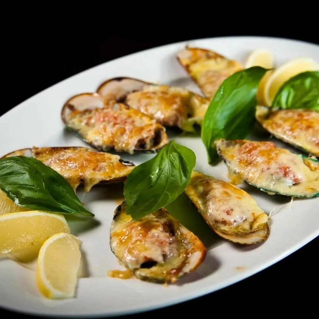 Как приготовить мидии с сыром. Как приготовить мидии с сыром. Мидии киви запеченные в сливочном соусе. Мидии киви под сыром. Мидии в токио сити.