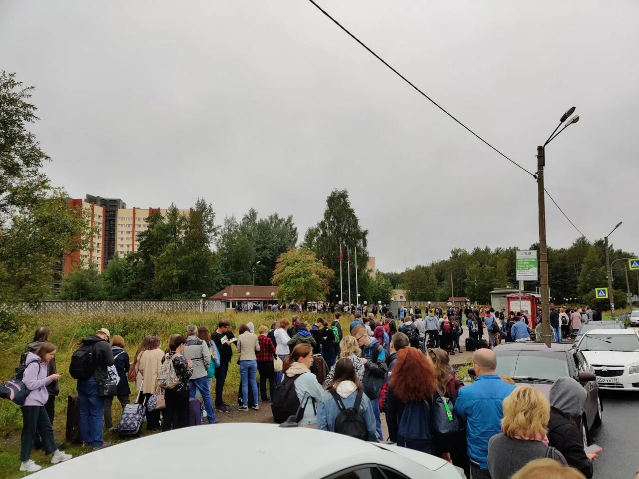 Очередь в общежитие. Общежитие СПБГУ В Петергофе. Студгородок СПБГУ Петергоф. Общаги СПБГУ Петродворцовский район. СПБГУ Петродворец общежития.