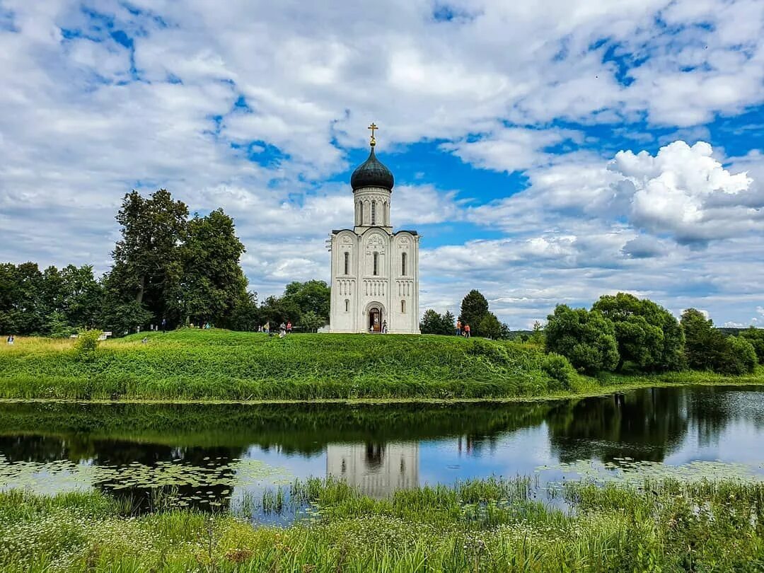 В каком веке построили церковь покрова. Храм Покрова на Нерли. Храм Покрова на Нерли во Владимире. Храм Покрова на Нерли 1165. Храм Покрова на Нерли 1165 год.