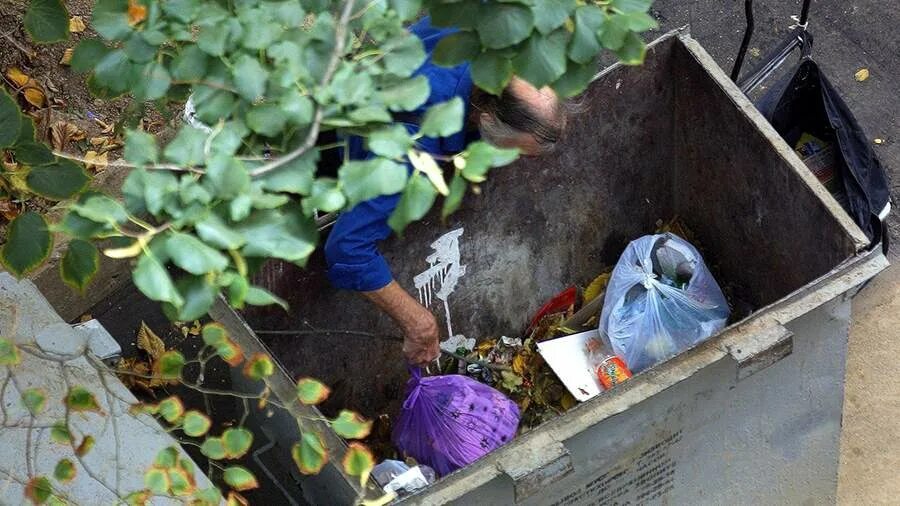 младенец в мусорке