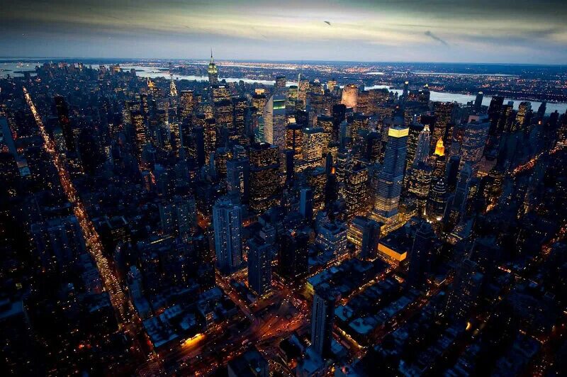 Высота 1024. Ночной Нью Йорк с птичьего полета. Ночной Нью Йорк с высоты. Ночной город вид сверху. Нью-Йорк ночью с высоты.