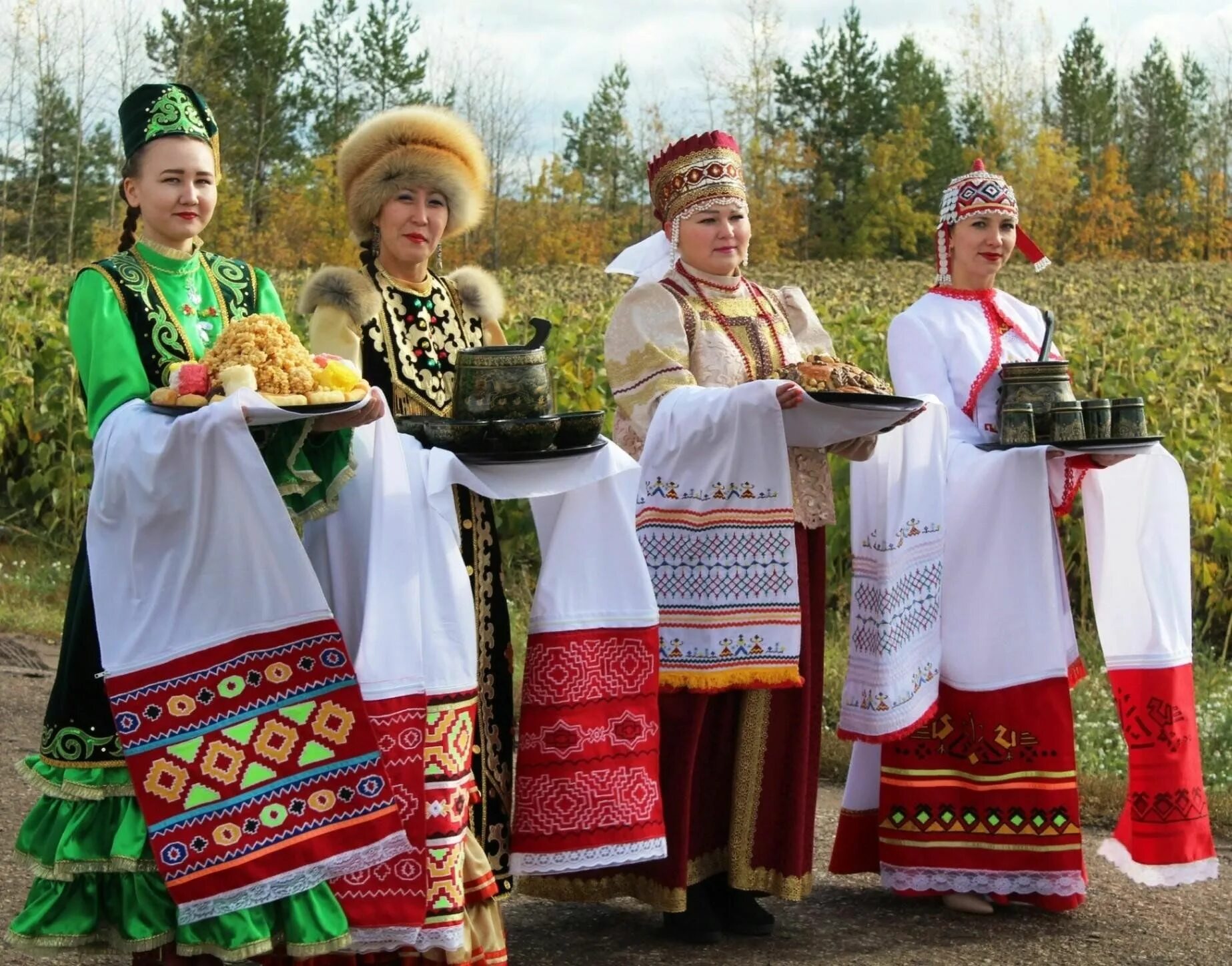 Национальный костюм Башкирии. Национальные костюмы Башкортостана. Национальные костюмы народов Башкирии. Костюмы народов Башкортостана.