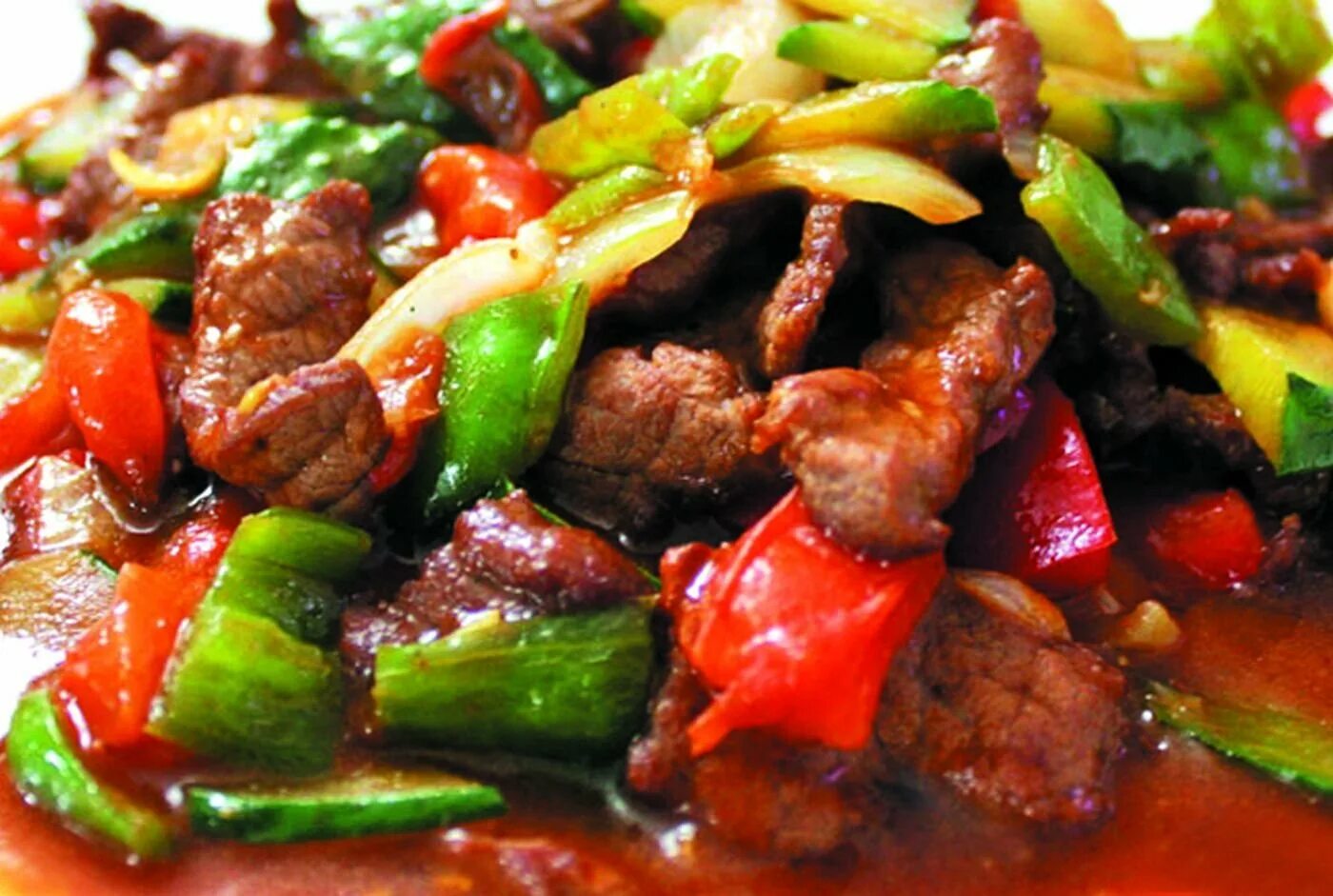 Рецепт говядины с овощами с фото. Мясо по тайски из свинины. Говядина по-тайски с овощами. Мясо по-китайски с овощами. Говядина с овощами по-китайски.