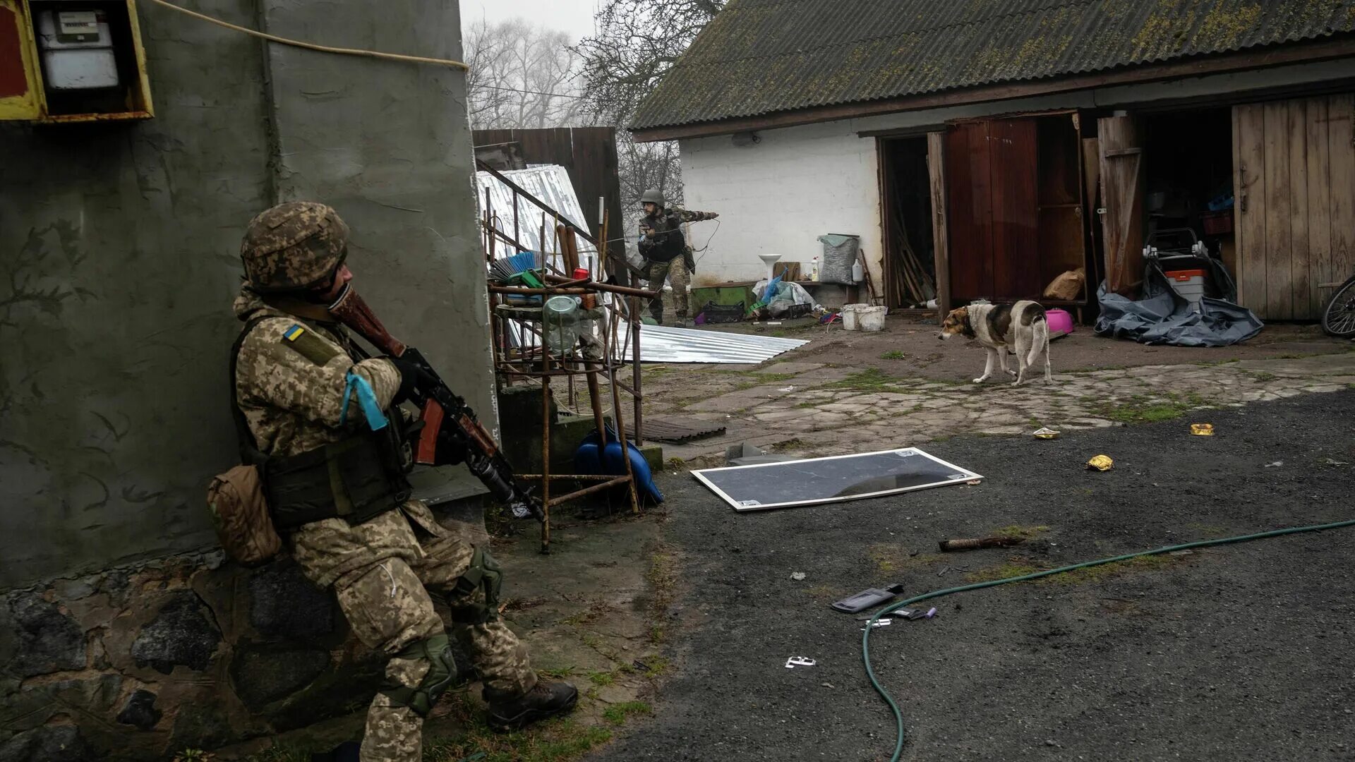 ВСУ В школе. Расстреляли российских военных. Русские солдаты на Украине. Террористы в крокусе добивали раненых