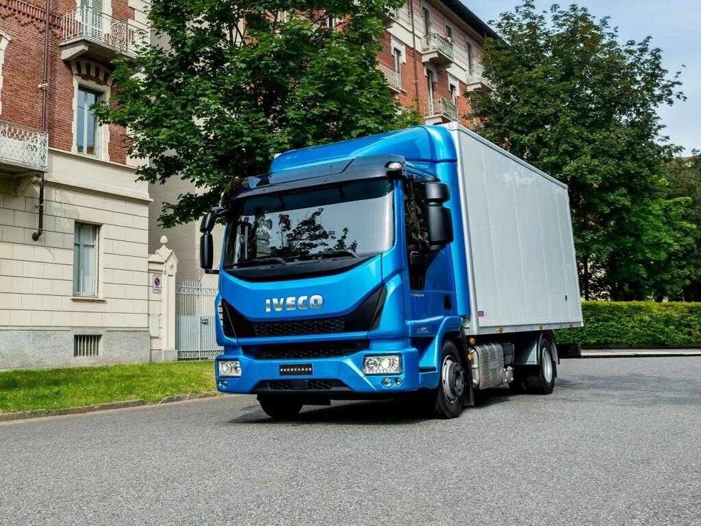 Грузовики Ивеко Еврокарго. Ивеко Еврокарго тягач. Iveco EUROCARGO 2000. Ивеко Еврокарго 2020.