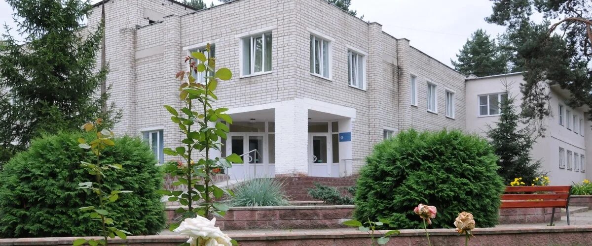 Великие луки санаторий голубые озера. Невель голубые озера санаторий. Санаторий голубые озера псковская область. Опухлики санаторий голубые. Санаторий голубое озеро псковская область лечение.