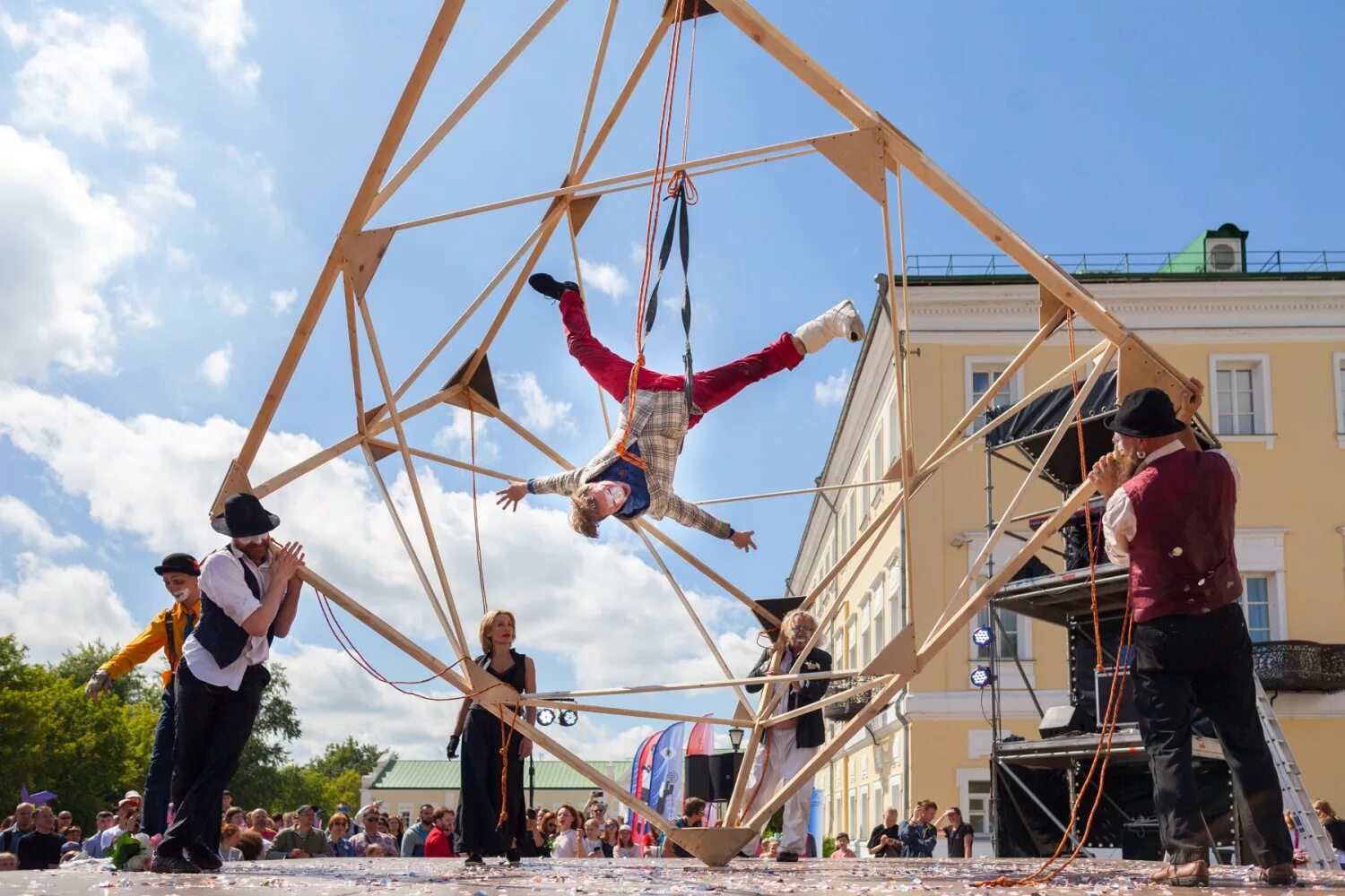 Выкса фестиваль арт овраг. Арт овраг 2019 Выкса. Выкса арт фестиваль. Выкса город арт овраг.