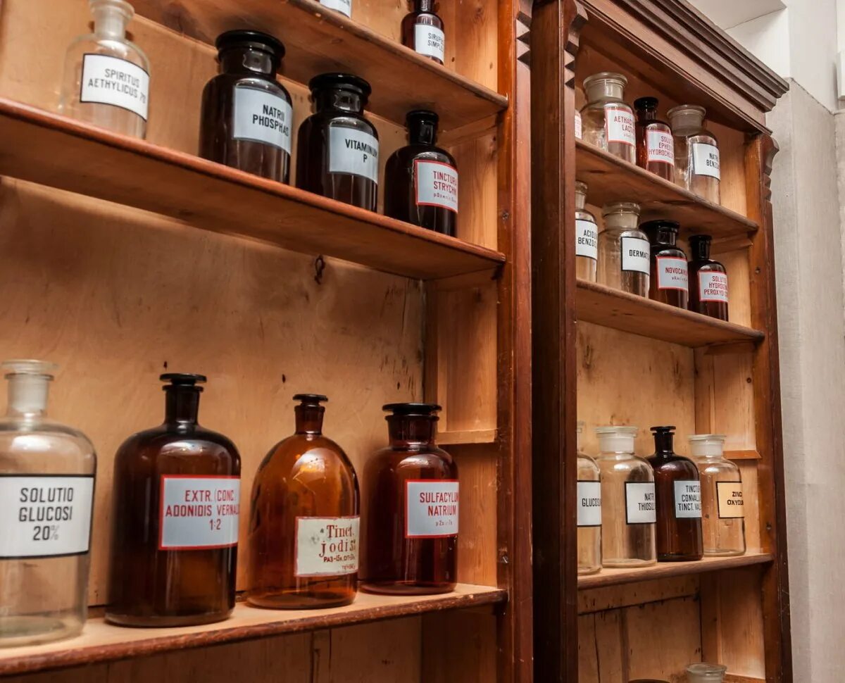 Музей аптеки череповец снаружи. Аптека в россии петр 1. Музей аптеки череповец. Аптека 1 брянск проспект ленина. Музей аптеки череповец.