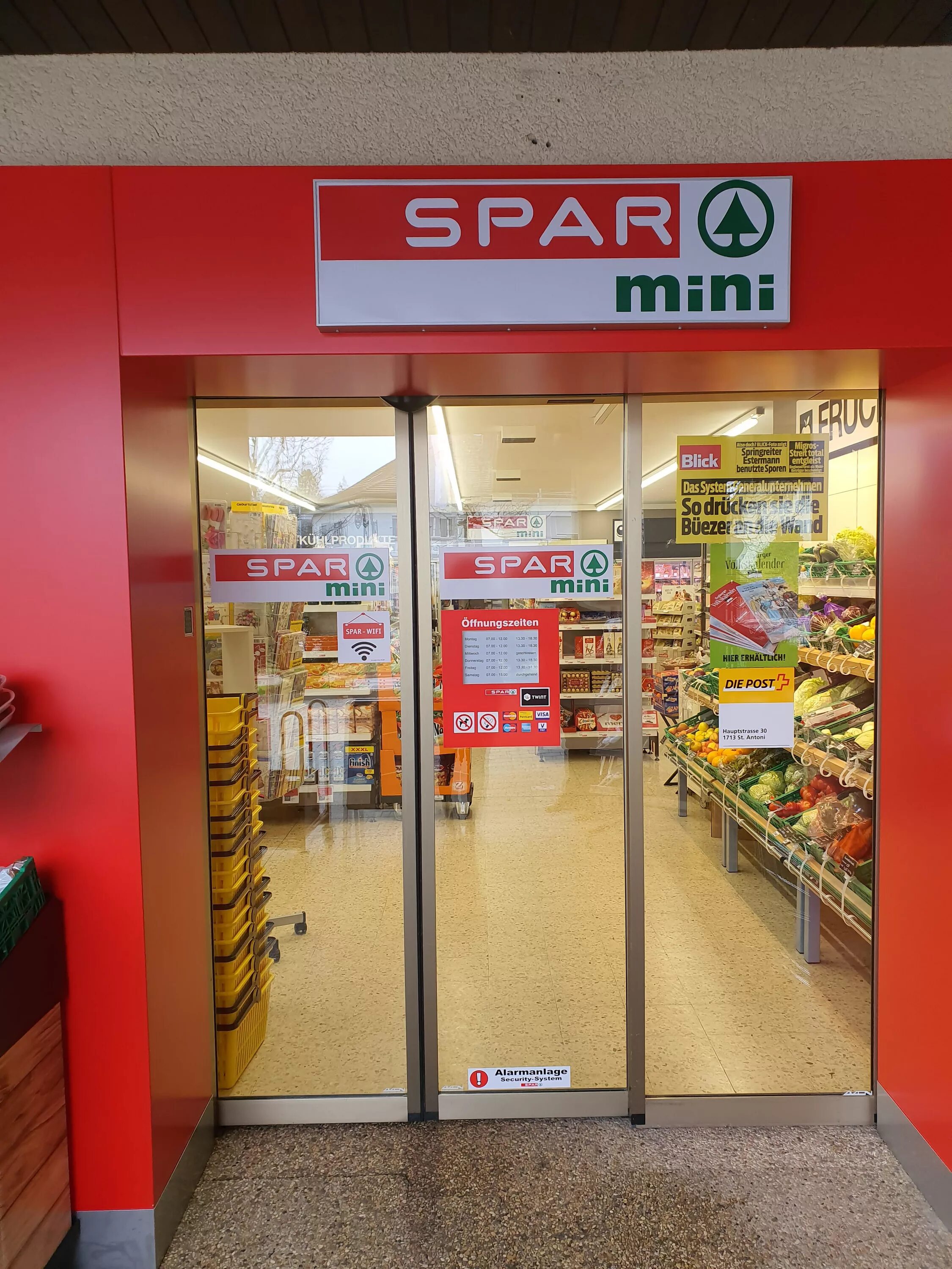 Спар еда. Магазины продуктов в Швейцарии. Магазин Спар продукты. Продукты в магазинах Швейцарии. Pasito Mini Спар.