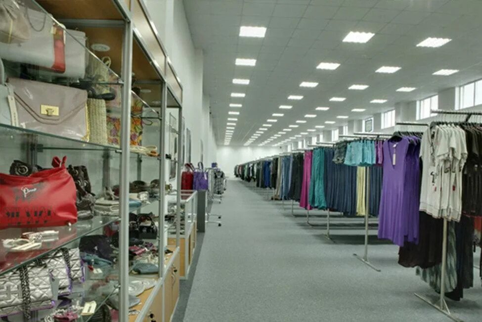 7км бутики одежды. Одежда. Магазин одежды сток. 7 опт одежда. Брендовые вещи на садоводе.