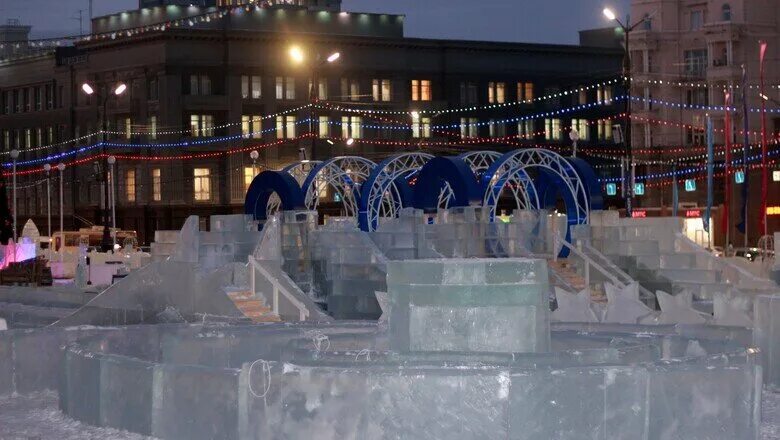 Площадь революции ледяной городок. Площадь революции челябинск 2020 ледяной городок. ледяной городок на площади революции 2023. копейск ледовый городок 2023. ледовый городок в карабаше 2023.