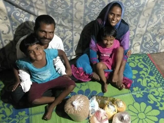 Look to the children look to the homeless as the biggest inspiration of all design. Poor families. Family in sri lanka. Бедный египтянин. Мальчик из никарагуа.