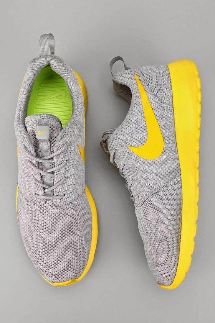 Купить мужские кроссовки найк outlet nike. Nike Roshe Run. Nike Shoes 2023. Найк банан кеды 97005. Nike kiyimlar.