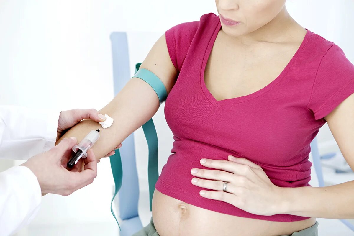 Исследование крови у беременных. Анемия беременных. Забор крови у беременных. Беременные с анемией. Сдать кровь после родов