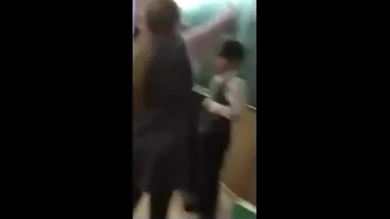 Снимаю одноклассниц видео. В рабстве у одноклассницы. самосуд над пятиклассником. самосуд над одноклассницей. самосутнад одноклассницей.