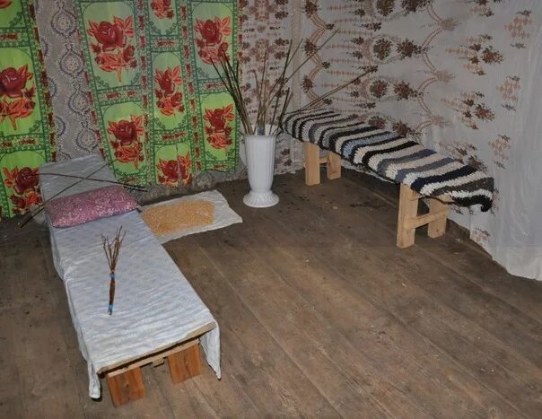 Комната для наказаний детей. Розга скамья. Березовые розги. Розга скамья. Пластиковые розги.