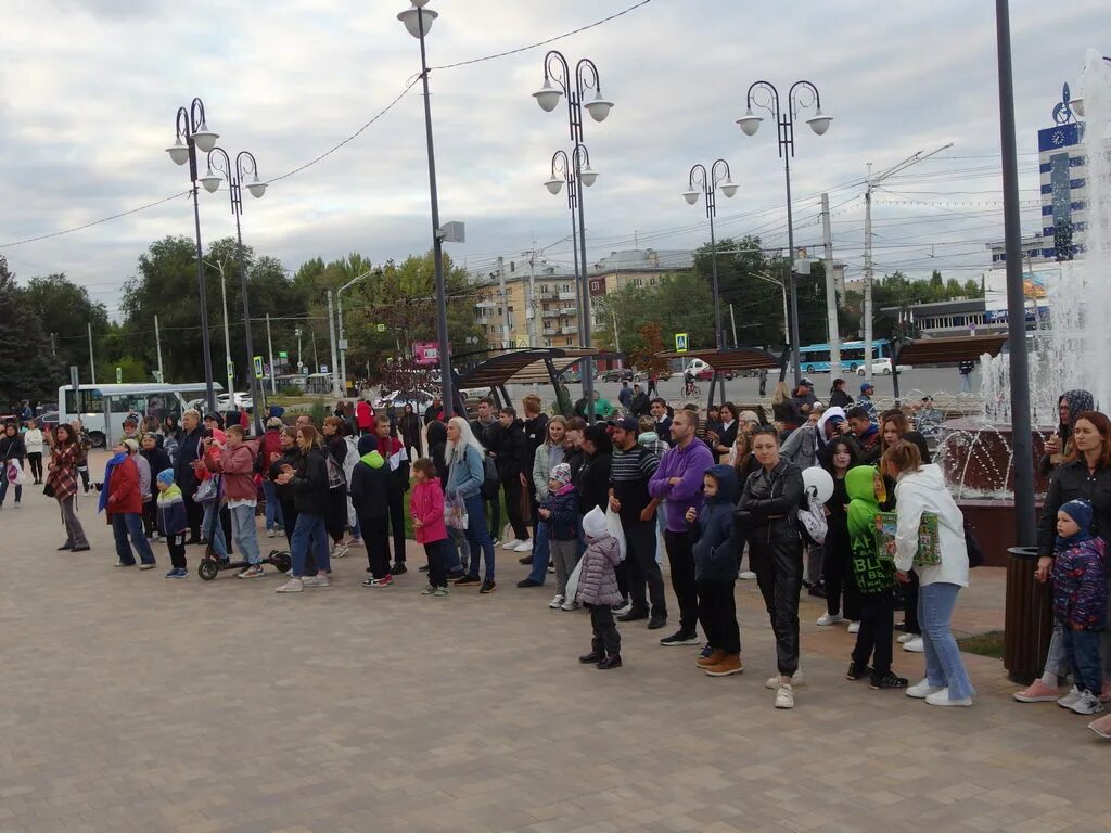 праздник весны и труда в россии. первое мая. праздничная москва. празднование в иркутске. день города ярославль.