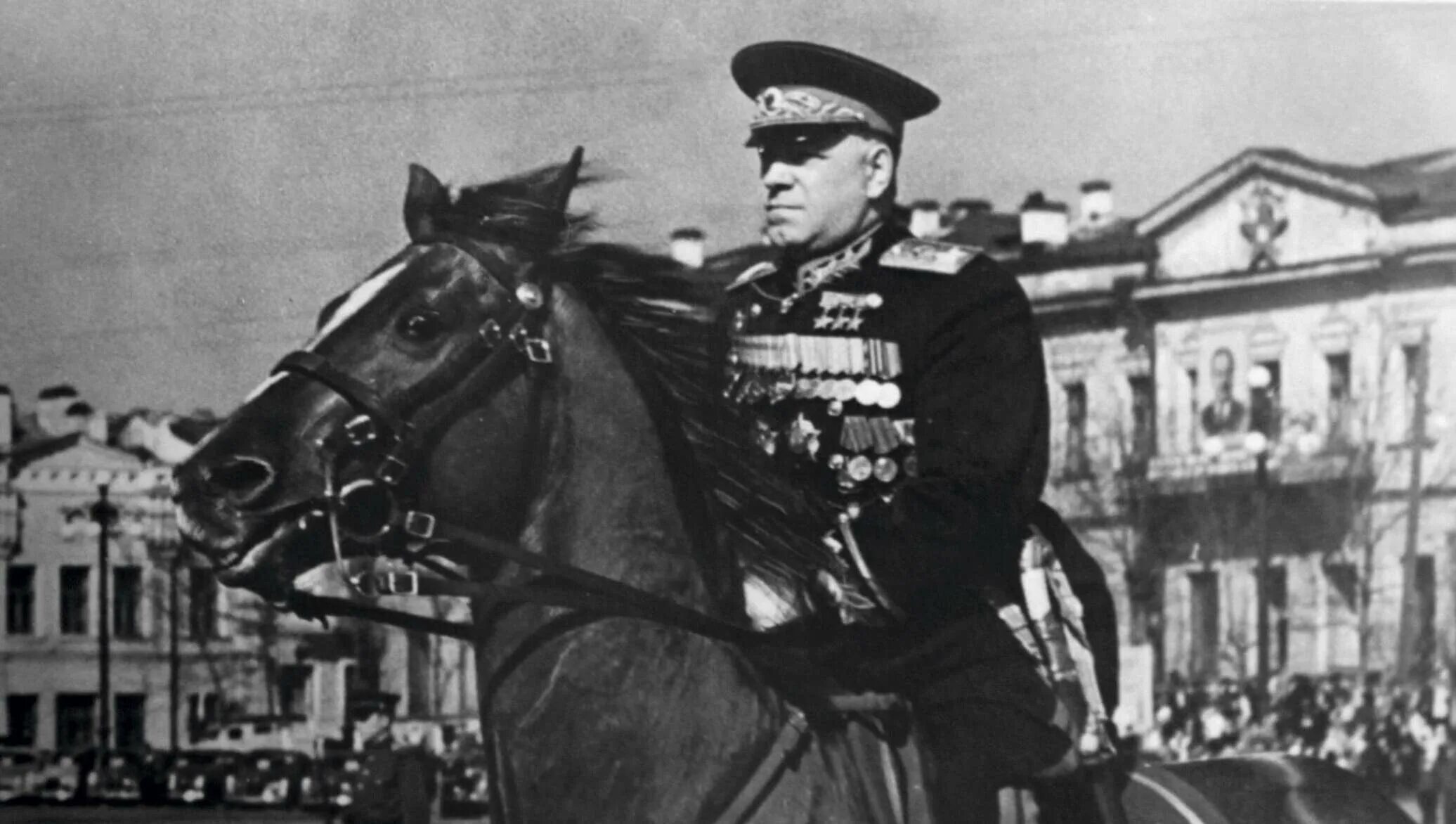 Маршал Жуков 1945. Маршал Жуков в молодости. Рокоссовский парад