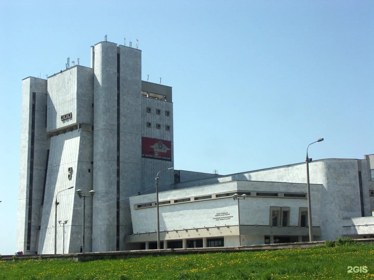 Чувашский государственный театр оперы и балета чебоксары. Чувашский государственный театр оперы и балета чебоксары. Чувашский государственный театр оперы и балета. Театр оперы и балета чебоксары. Театр оперы и балета чебоксары здание.