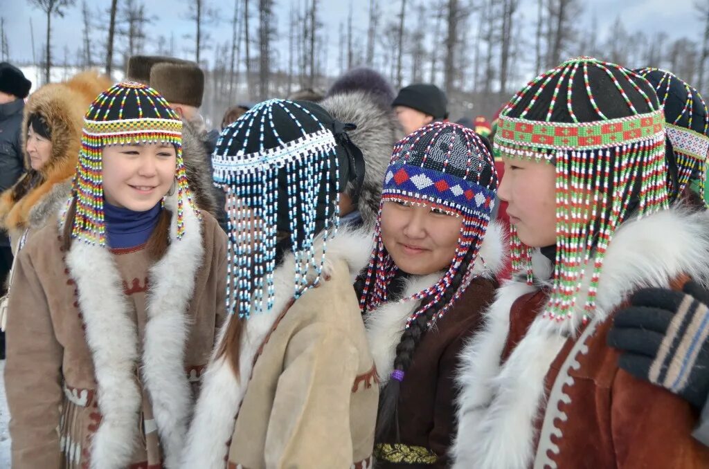 Эвенки коренные народы. Эвенки орочоны. Гураны эвенки. Эвены и эвенки. Национальный убор эвенки.