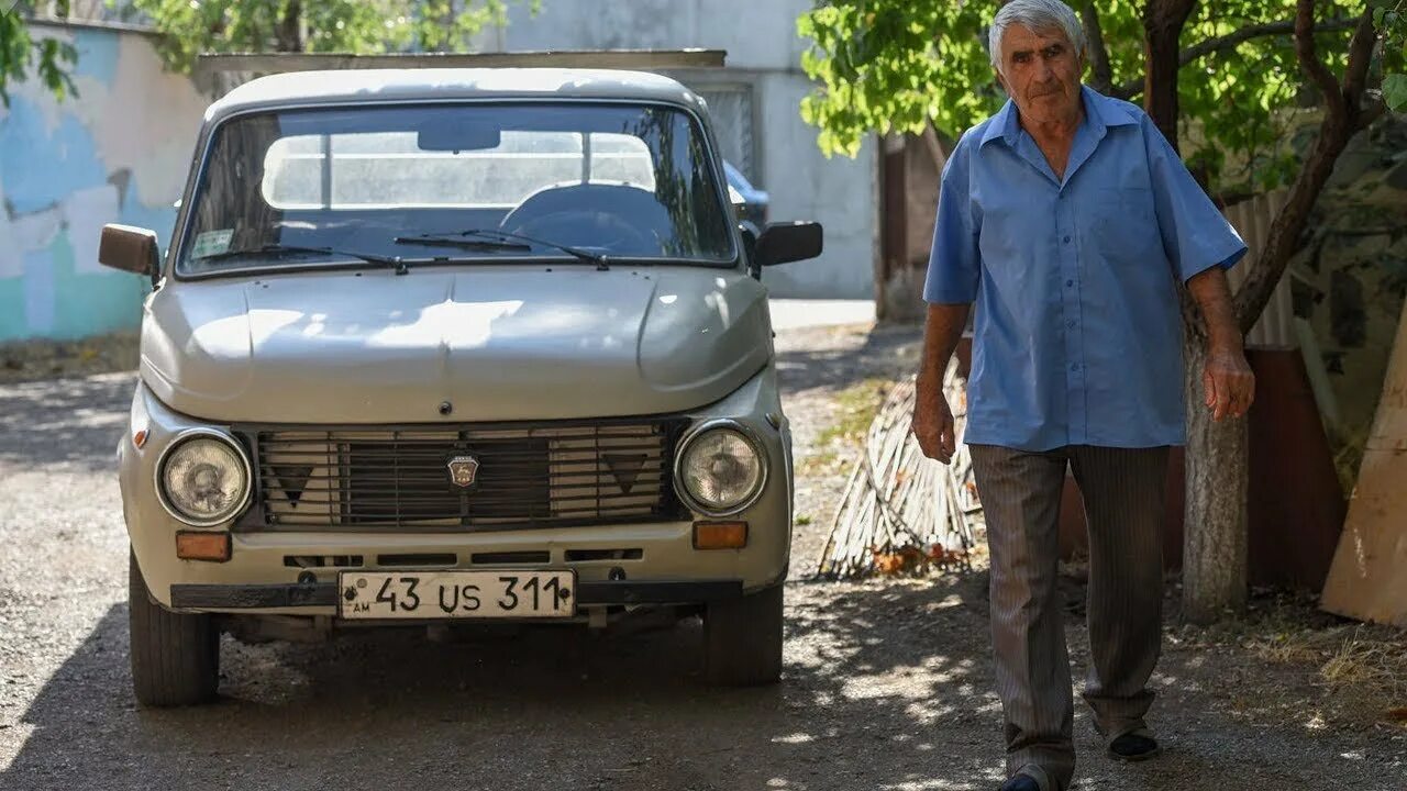 Какое авто из армении. Армянские машины. автомобили в армении. армянские машины старые. армяне на машине.